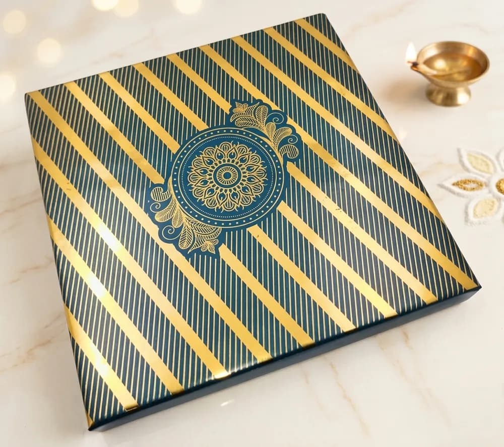 Design 104 — Kappa Box, 10×10 in · 400 g · 4 khana